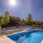 Bellevue Villa *